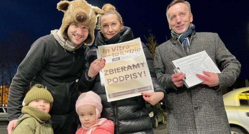Na zdjęciu: od prawej radny miejski KO Paweł Pichit i szefowa Platformy Obywatelskiej w Radomsku Magdalena Spónicka - fot. Facebook/KO Radomsko