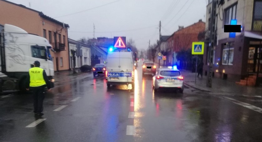 Na zdjęcie miejsce, w którym doszło do potrącenia - fot. KPP Radomsko 