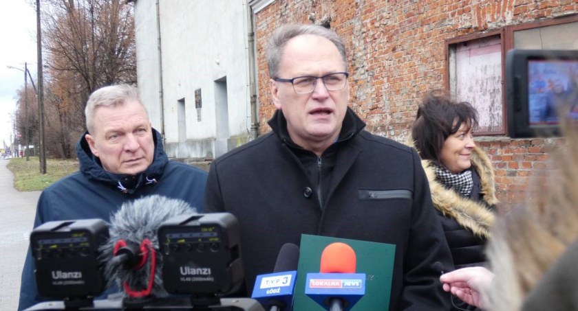 Na zdjęciu prezydent Jarosław Ferenc, obok dyrektor MDK Krzysztof Zygma podczas konferencji przed Kinemą