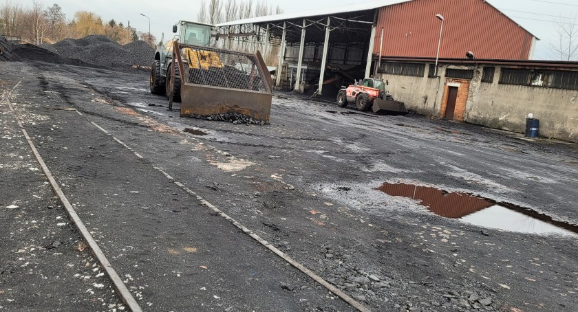 Na zdjęciu skład węgla Carbo przy ul. św. Rozalii
