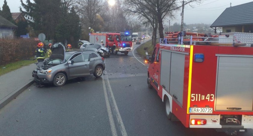 Na zdjęciu miejsce zderzenia - fot. KP PSP Radomsko 