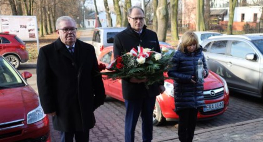 Na zdjęciu Tadeusz Kubak, Jarosław Ferenc i Małgorzata Kańska-Kipigroch, fot. Facebook/UM Radomsko