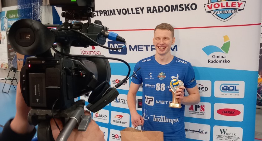 Na zdjęciu Mikołaj Barczyk, MVP spotkania