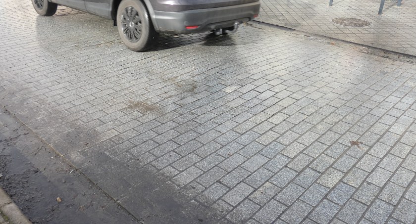 Na zdjęciu ulica Reymonta wykonana z granitowej kostki