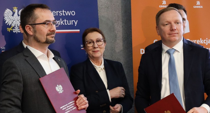 Na zdjęciu podpisanie umowy w urzędzie miasta - fot. UM Radomsko