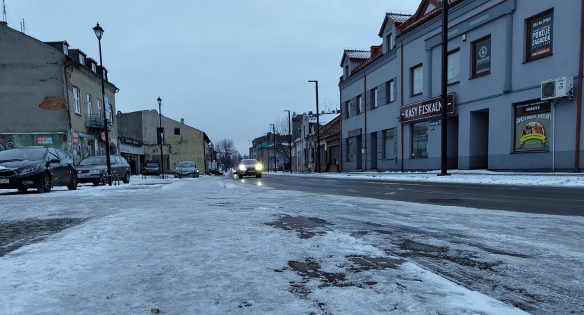 Na zdjęciu ulica Przedborska w poniedziałek rano