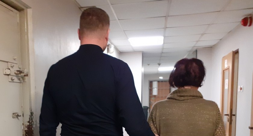 Na zdjęciu zatrzymana kobieta - fot. KPP Radomsko