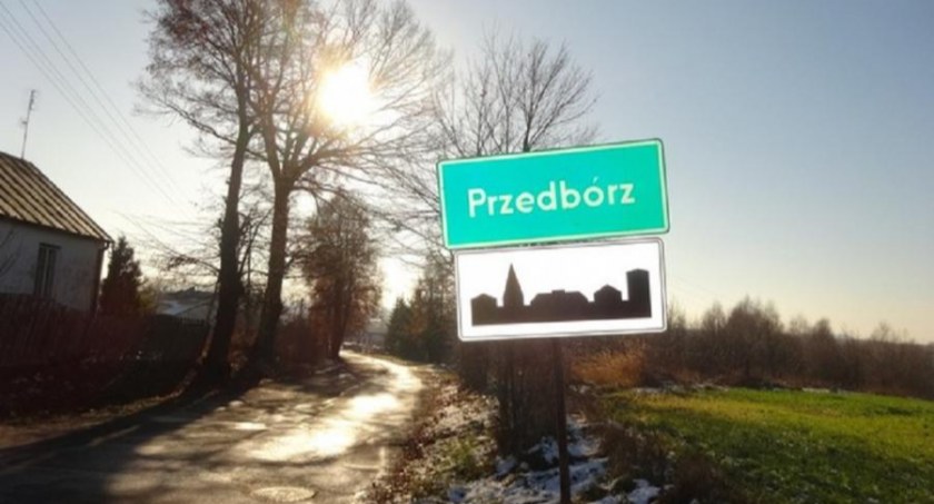 Na zdjęciu: droga do Przedborza