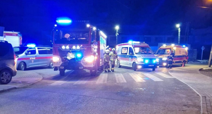 Na zdjęciu służby ratunkowe podczas akcji w Lgocie Wielkiej - fot. KP PSP Radomsko