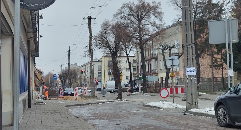 Na zdjęciu prace naprawcze w ulicy Prymasa Wyszyńskiego