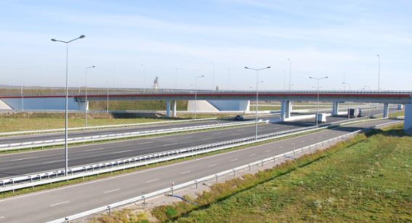 Na zdjęciu wiadukt nad autostradą - fot. GDDKiA Łódź