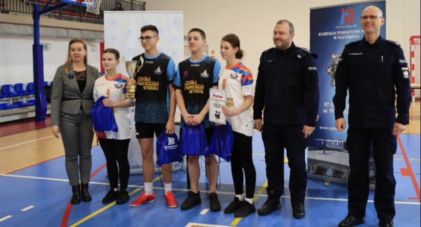 Na zdjęciu zwycięska drużyna - fot. Facebook/Starostwo Powiatowe