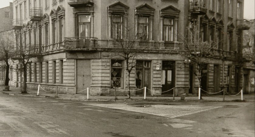 Na zdjęciu kamienica u zbiegu ulic Warszyca i Reymonta, rok 1989, fot. Jacek Kaszyński