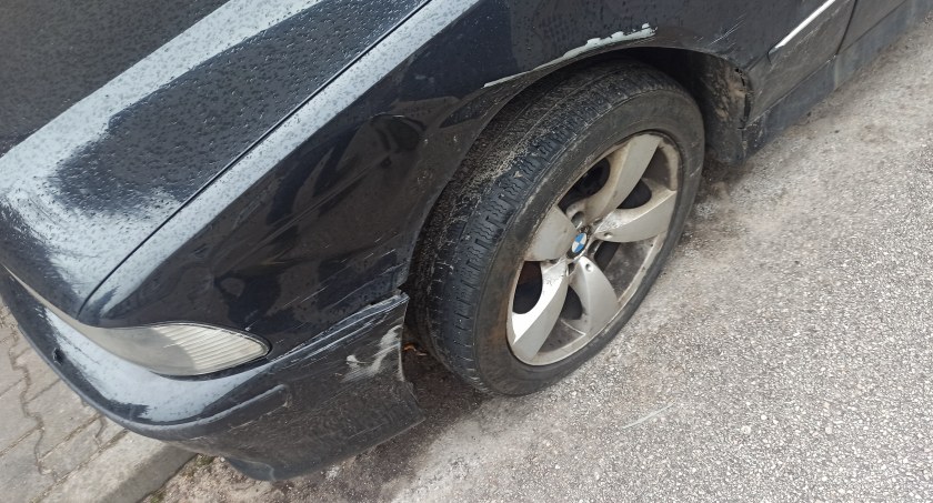 Na zdjęciu uszkodzony samochód pana Szymona