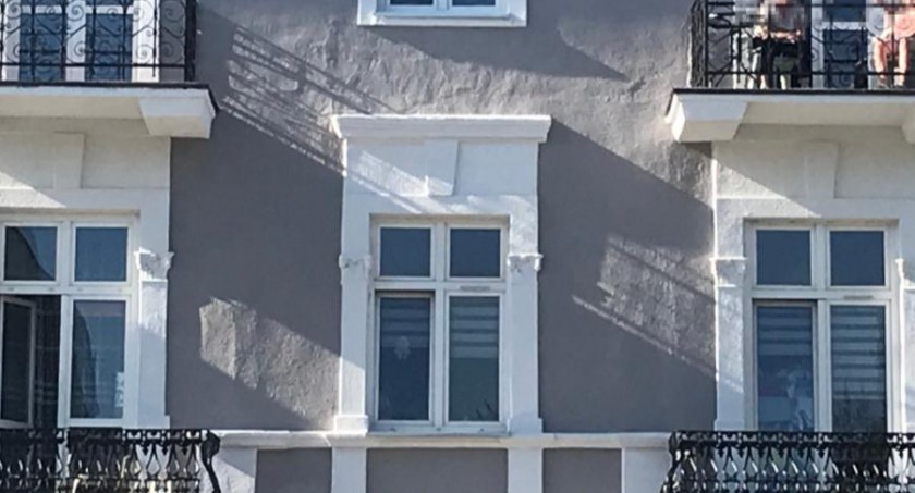 Na zdjęciu kamienica przy placu 3 Maja, administrowana przez TBS