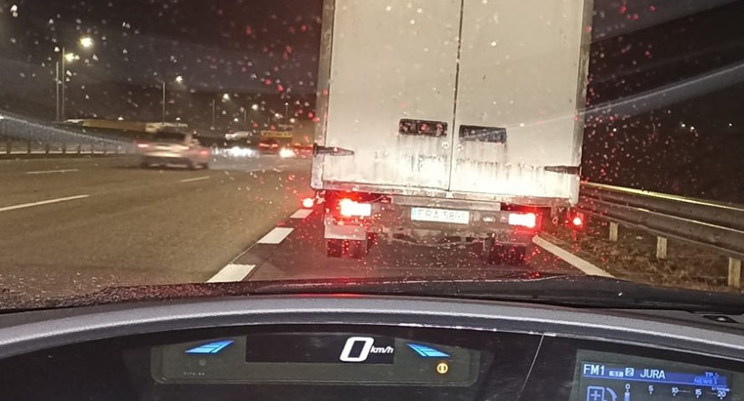 Na zdjęciu korek na zjeździe z autostrady A1 w Radomsku, fot. Facebook