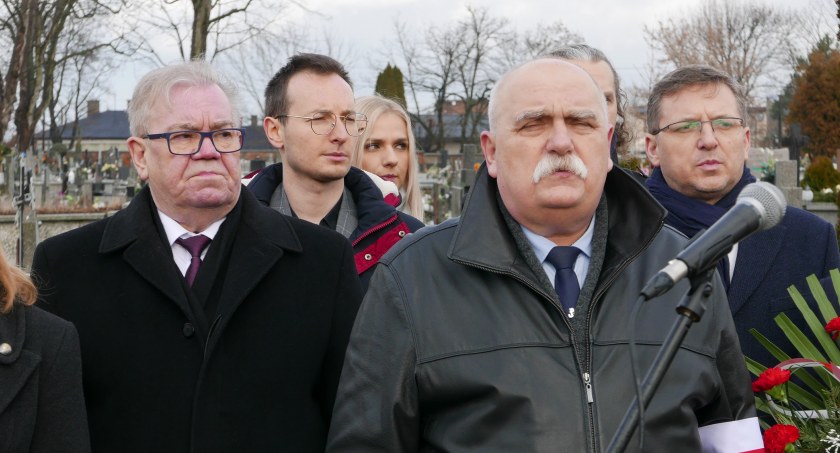 Na zdjęciu pierwszy z lewej Taduesz Kubak (PiS)