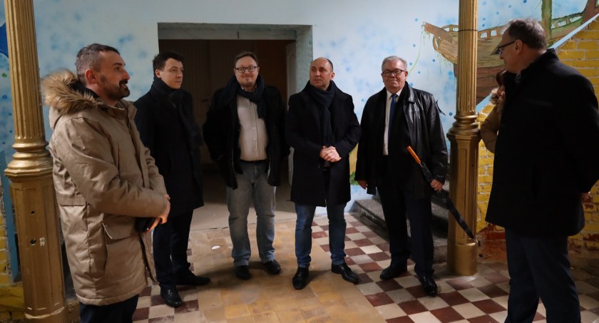 Na zdjęciu wizja lokalna radnych w Kinemie, fot. UM Radomsko
