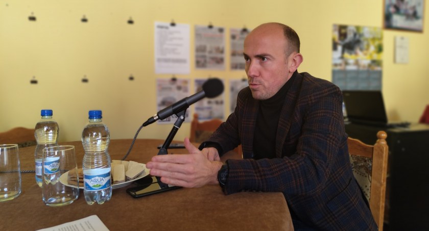 Na zdjęciu Borys Budka podczas rozmowy w redakcji Gazety Radomszczańskiej