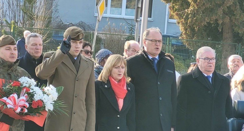 Na zdjęciu uczestnicy uroczystości
