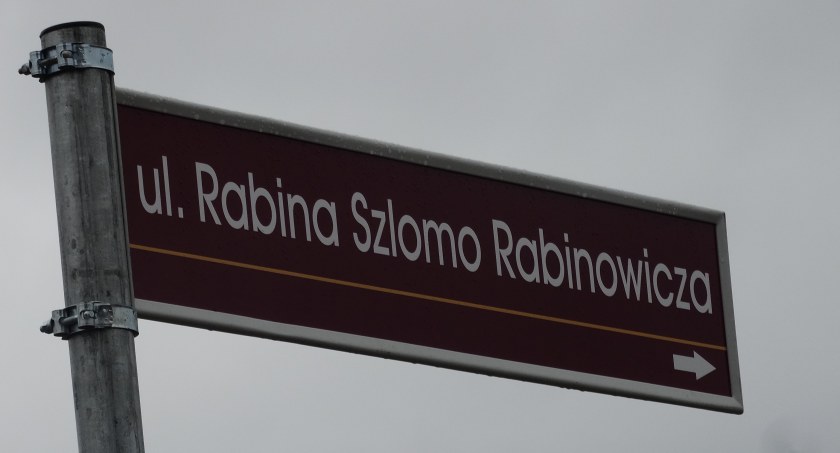 Na zdjęciu tabliczka z nazwą ulicy w Radomsku