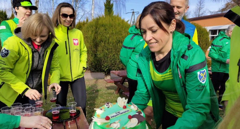 Na zdjęciu urodzinowy tort 