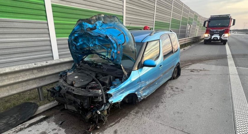 Na zdjęciu rozbita skoda, fot. Facebook/Tomasz Kaniewski