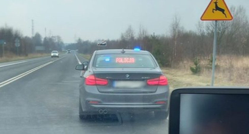 Na zdjęciu policyjny radiowóz, który próbował zatrzymać kierowcę audi, fot. Facebook