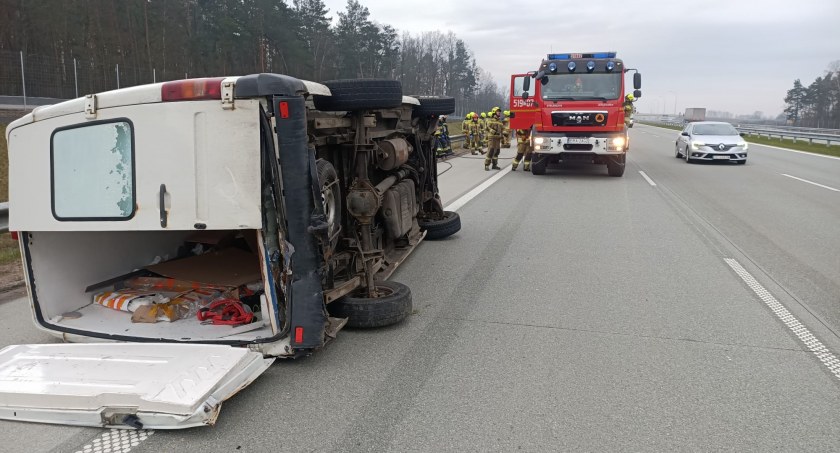 Na zdjęciu bus, który brał udział w kolizji, fot. KP PSP Radomsko