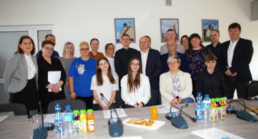 Na zdjęciu nagrodzeni sportowcy, fot. UG Radomsko