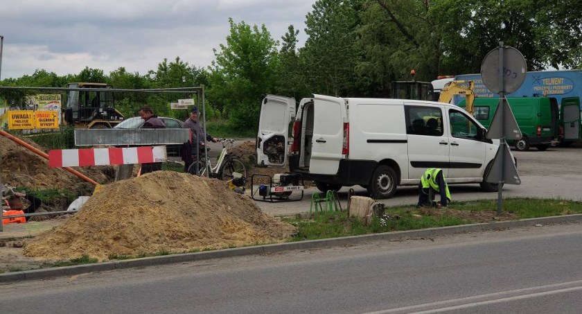 Na zdjęciu: Mieszkańcy czekają na rozpoczęcie prac