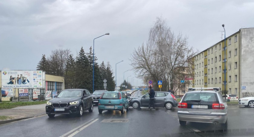 Na zdjęciu kolizja na skrzyżowaniu, fot. Czytelnik