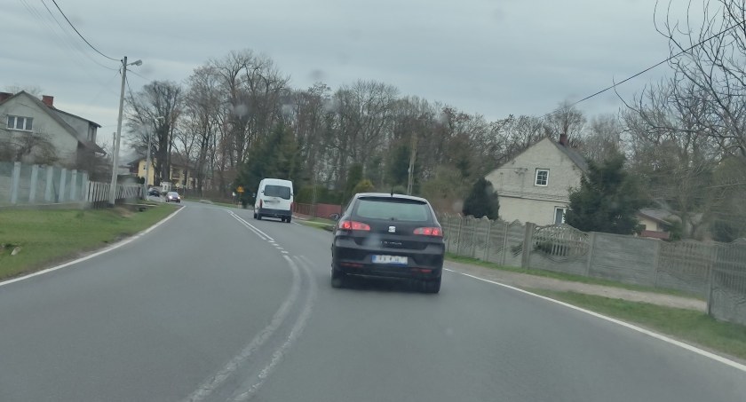 Na zdjęciu seat, którym Zuzanna O. 30 marca przyjechała do Radomska z Kodręba. Kobieta ma zakaz prowadzenia pojazdów