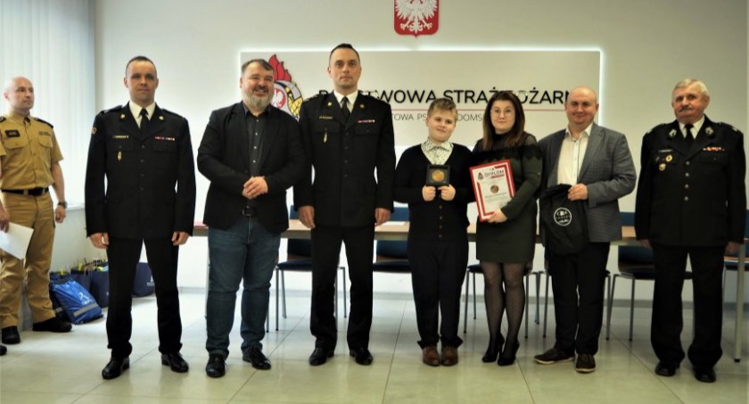 Na zdjęciu Miłosz Kwaśniak z wyróżnieniem, fot. Starostwo Powiatowe