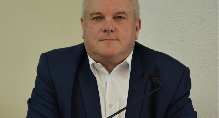 Na zdjęciu powiatowy radny Arkadiusz Ciach podczas komisji bezpieczeństwa w poniedziałek 17 kwietnia, fot. Facebook/Starostwo Powiatowe