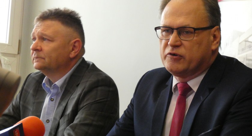 Na zdjęciu od lewej prezes PGK Zbigniew Rybczyński i prezydent Jarosław Ferenc