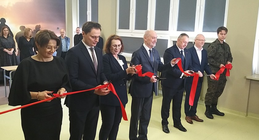 Na zdjęciu otwarcie strzelnicy w Kamieńsku, fot. Facebook/ZSP Kamieńsk
