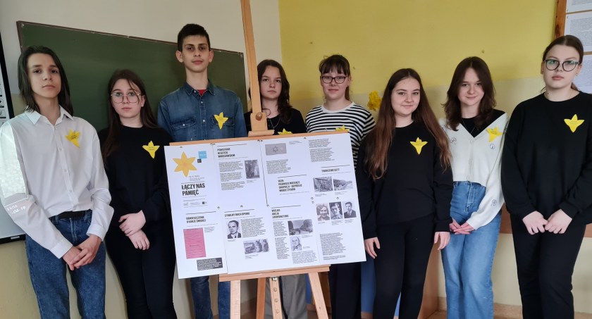 Na zdjęciu uczniowie z Dobryszyc