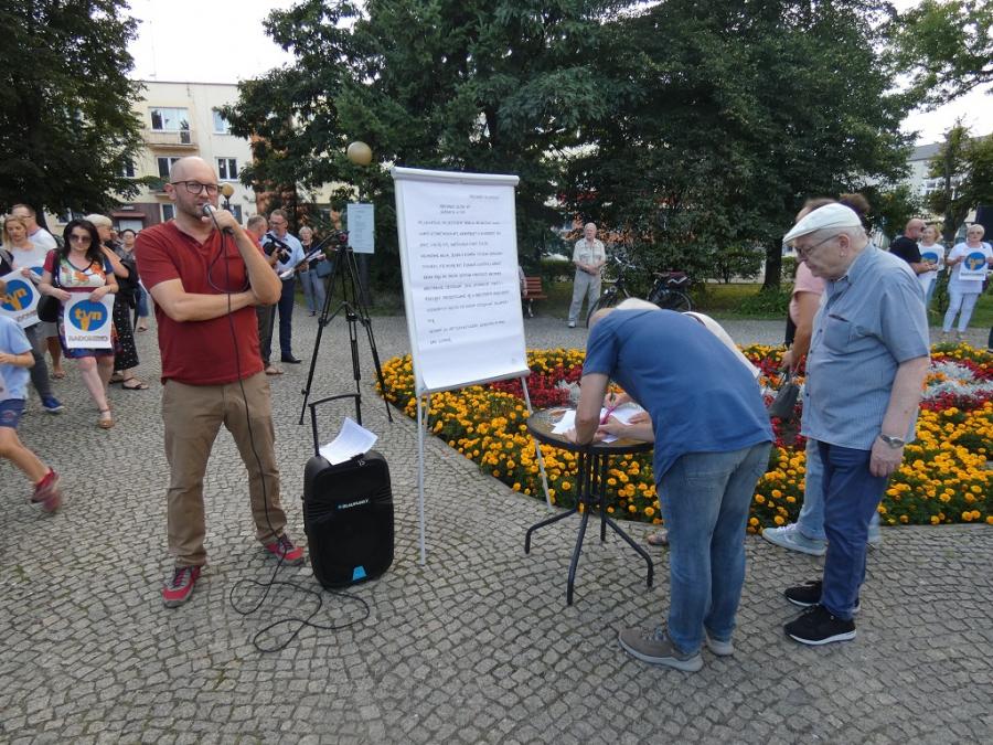 na zdjęciu: Andrzej Andrysiak, organizator protestu