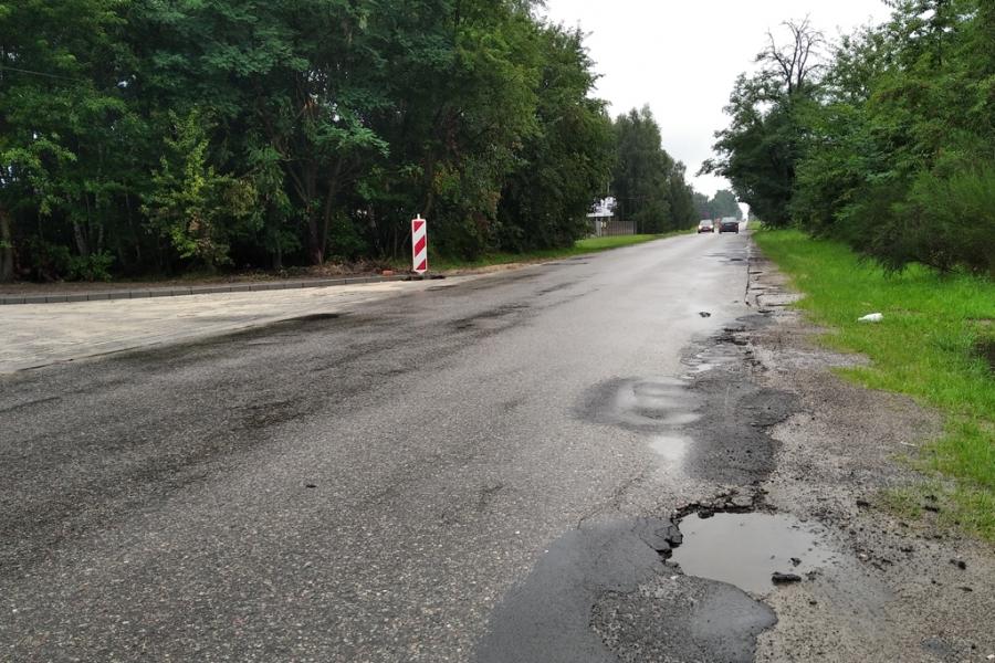 zdjęcie: droga w miejscowości Malutkie w gminie Dobryszyce
