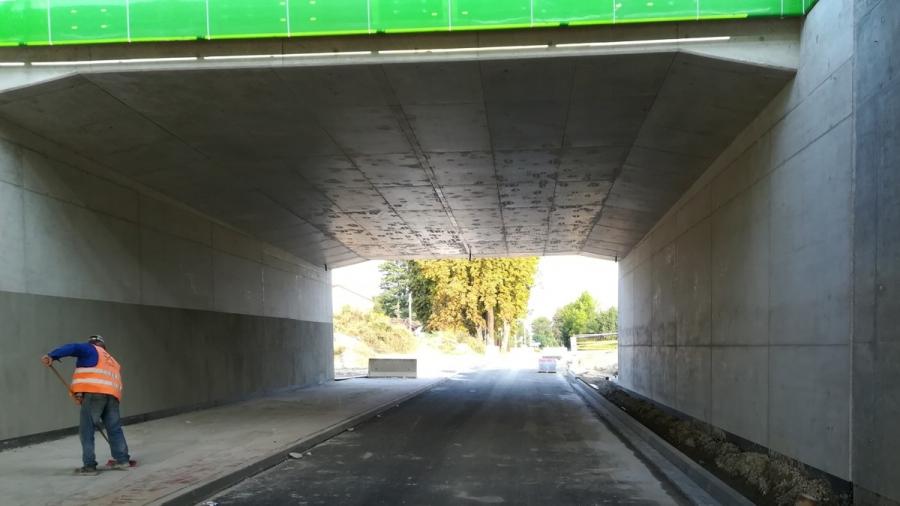 zdjęcie tunelu w Stobiecku Szlacheckim