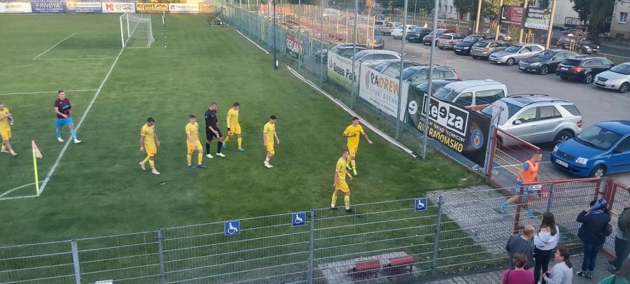 Zdjęcie piłkarzy RKS Radomsko na stadionie przy ul. Brzeźnickiej
