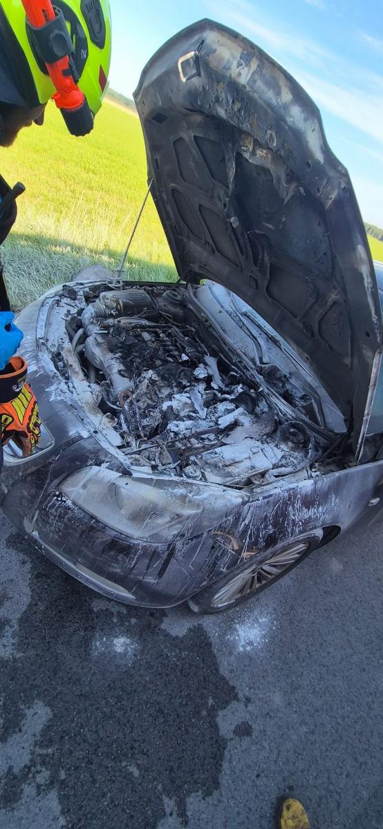 Strażacy ugasili pożar samochodu osobowego marki Opel w Sekursku (gmina Żytno)
