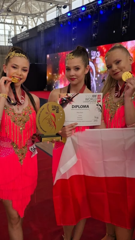 Mamy taneczne mistrzynie i mistrzów świata. Mass-Team Radomsko rozbił medalowy bank w Hiszpanii