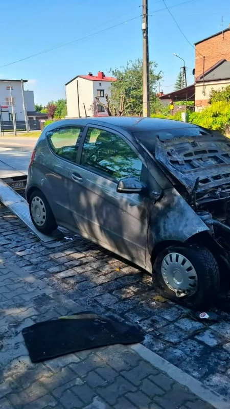Na Kowalowcu doszło do samozapłonu Mercedesa. Straty oszacowano na około 10 tys. zł