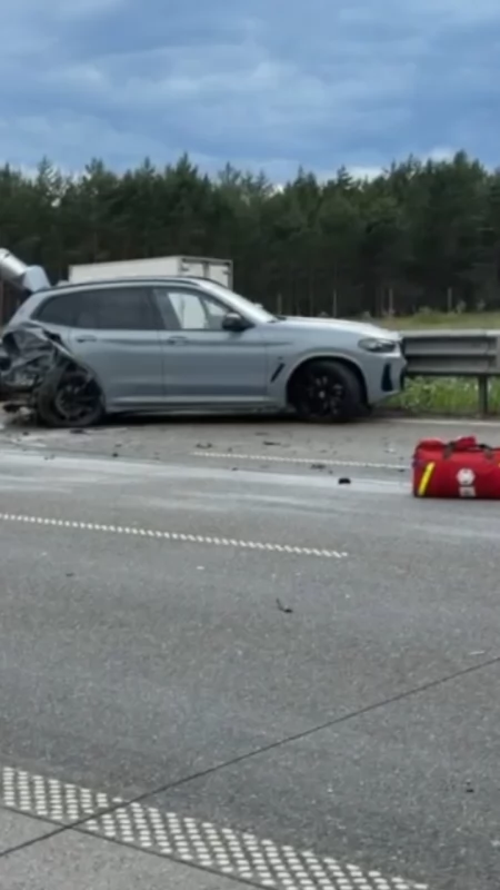 [WIDEO] Kolizja na autostradzie A1. Zderzyły się trzy samochody osobowe