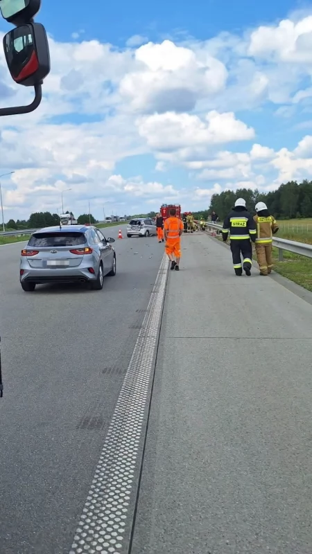 43-letnia kobieta kierująca Hondą wjechała w bariery energochłonne na autostradzie A1