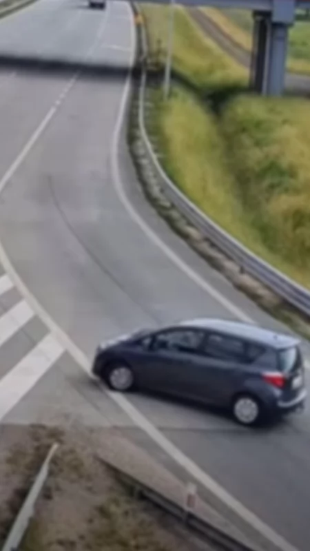 [WIDEO] 51-latka pomyliła zjazd z autostrady. Postanowiła… zawrócić i pojechać pod prąd
