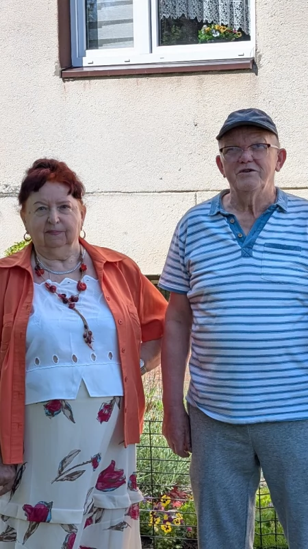 W przyblokowym ogródku: Ludzie ze spółdzielni powiedzieli, że mam to rozebrać. Stwierdziłam, żeby najpierw naprawili dach. Nie naprawili
