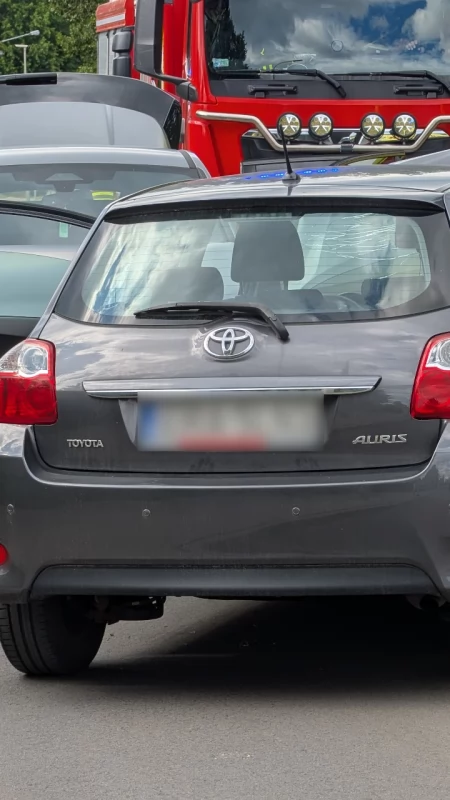 Uwaga! Wypadek na ulicy Armii Krajowej. Zderzyły się dwa samochody osobowe. 55-latka zasnęła za kierownicą